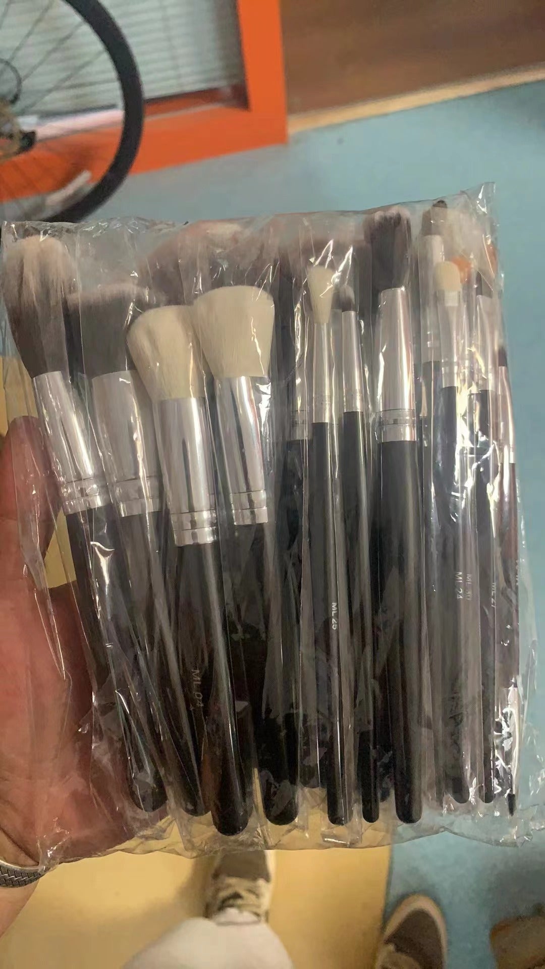 Cross-border Hot Sale Amazon Can Bulk 32 PCs Brush Suit Single Makeup Brush Leather Bag With Wooden Handle